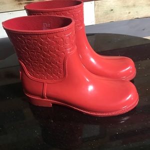 Short coach red water rain boots used